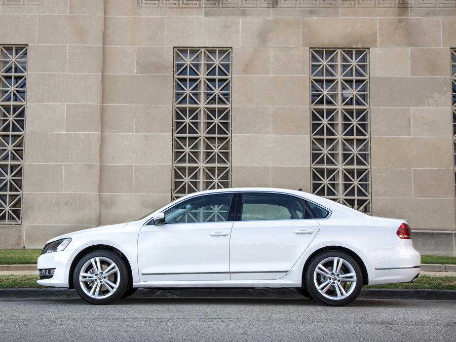  Volkswagen Passat TDi 2012 года  (US) (фото 9 из 14)